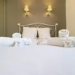 2-bedroom - Sleeps 4 - Sea View
