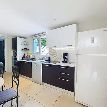 2-bedroom - Sleeps 4 - Sea View *