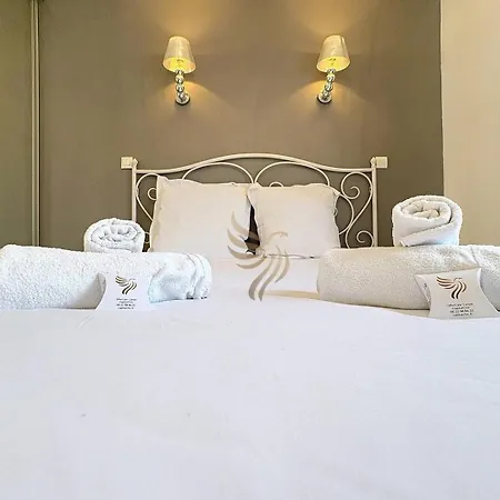 2-bedroom - Sleeps 4 - Sea View