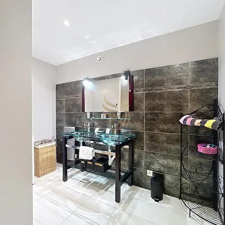 2-bedroom - Sleeps 4 - Sea View * Fréjus