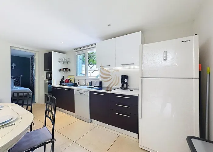 2-bedroom - Sleeps 4 - Sea View *