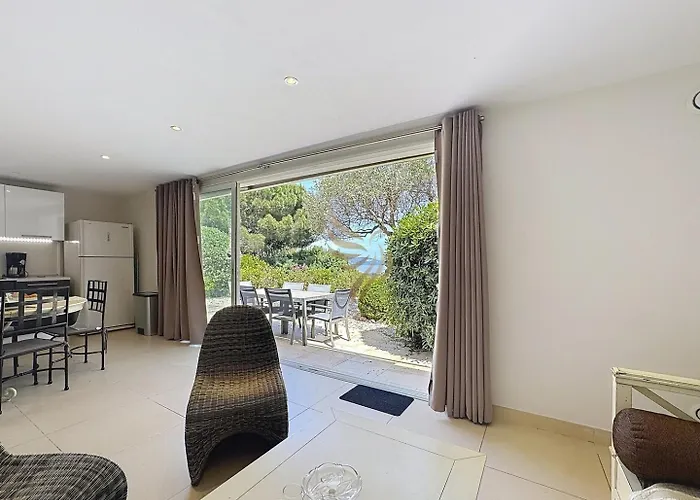2-bedroom - Sleeps 4 - Sea View * Fréjus