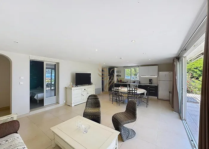 2-bedroom - Sleeps 4 - Sea View Appartement