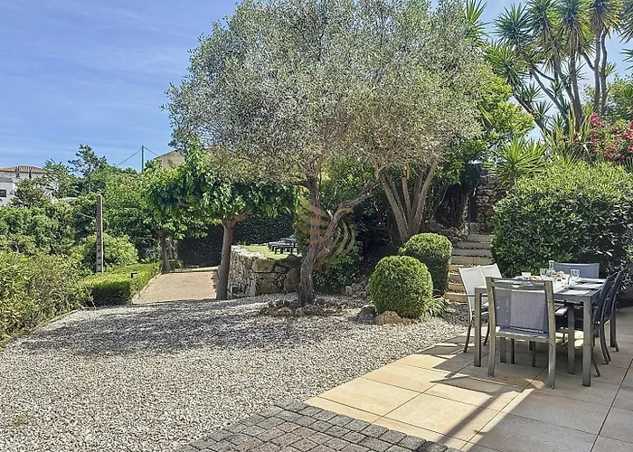 2-bedroom - Sleeps 4 - Sea View *