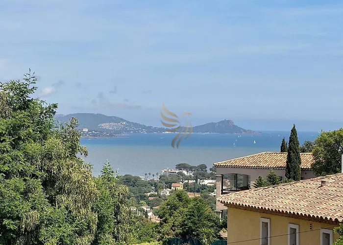 2-bedroom - Sleeps 4 - Sea View *