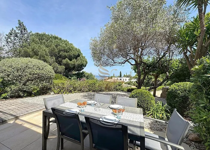 2-bedroom - Sleeps 4 - Sea View *