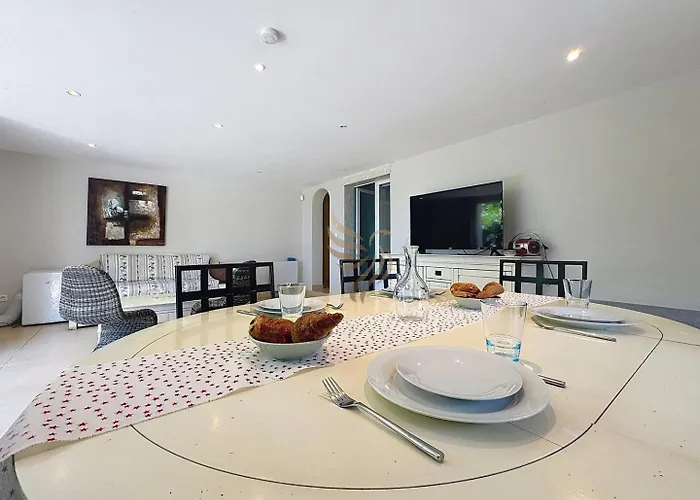 Appartement 2-bedroom - Sleeps 4 - Sea View *