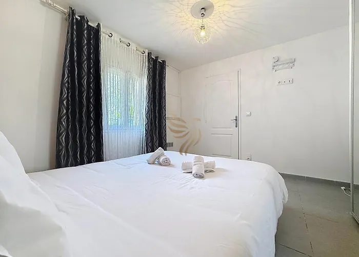 2-bedroom - Sleeps 4 - Sea View * Fréjus