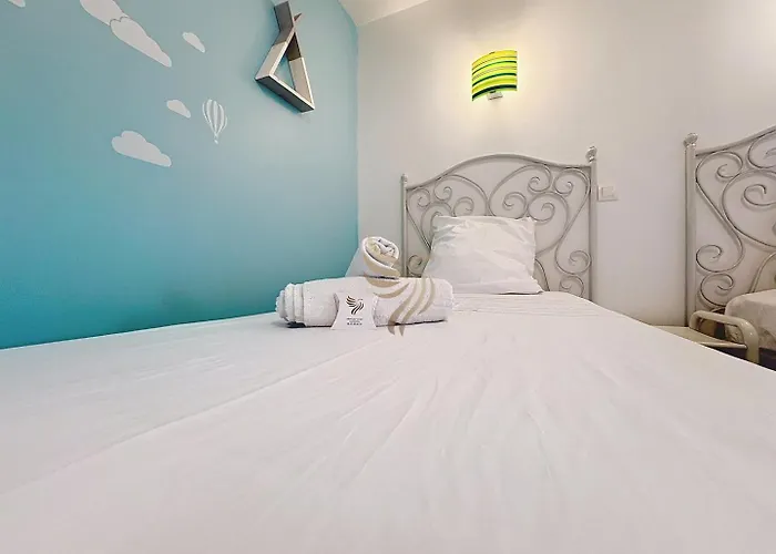 2-bedroom - Sleeps 4 - Sea View Appartement *
