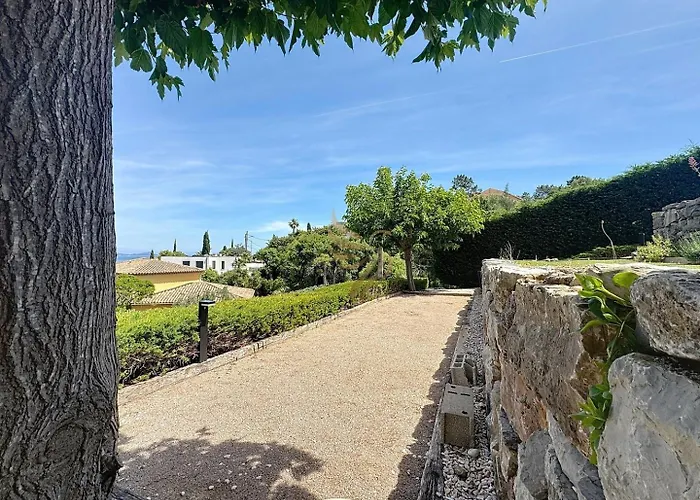 2-bedroom - Sleeps 4 - Sea View