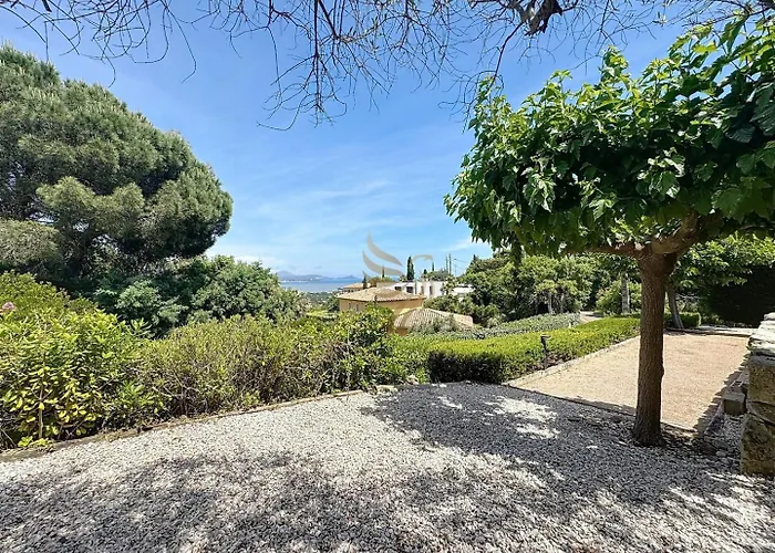 2-bedroom - Sleeps 4 - Sea View Appartement